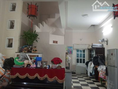 BÁN NHÀ 2TẦNG, GẦN BIỂN, VỊ TRÍ VÀNG,HIẾM , KHÔNG CÓ CĂN THỨ 2