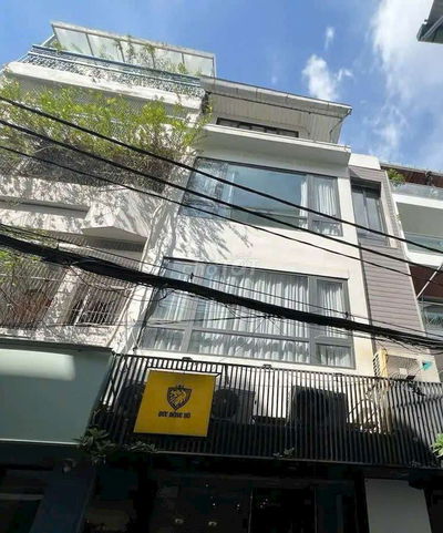 THẬT 100% HXH 7 CHỖ ĐẬU 4 LẦU MỚI 3 PHÒNG 4x8m. 30m2. HOÀNG HOA THÁM