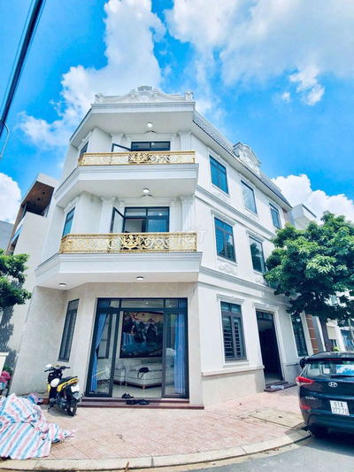 5,8 Tỷ 🔥 Nhà 3 Tầng Lô Góc, Ngay Vincom Plaza Dĩ An