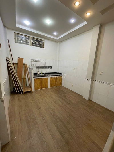 nhà 2 PHÒNG NGỦ HUỲNH VĂN BÁNH. HẺM 2 xe hơi