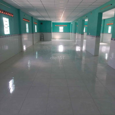 nhà xưởng cho thuê nền lót gạch thích hợp may mặc
