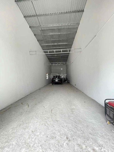 Kho 4,5x18m trống suốt KDC Hưng Phú 1