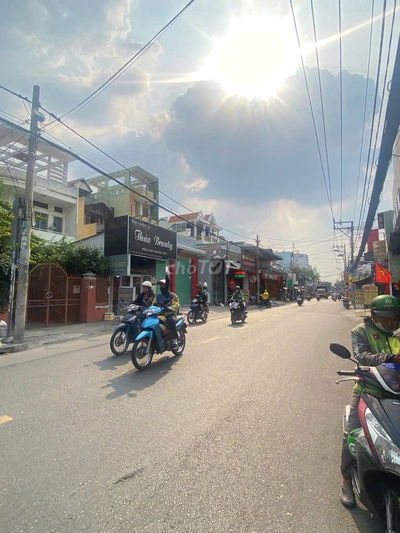 NHÀ NGUYÊN CĂN MẶT TIỀN TÂN KỲ TÂN QUÝ,9,5X20m,TRỐNG SUỐT,GIÁ 35 TR/T