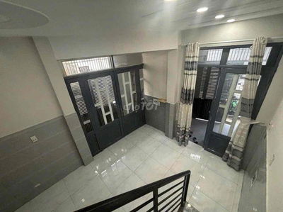 nha 2 lau can goc mat tien hem Nguyễn van Quỳ