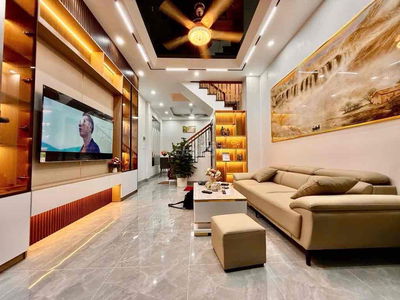 Nhà sát phố- 2 mặt ngõ-nội thất đỉnh.