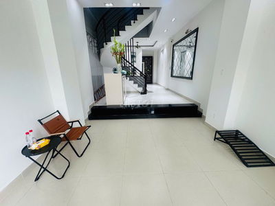 Cho thuê nhà MT Trân Hưng Đạo, Quận 5: 4,2x16m, 4 lầu, nhà mới sơn