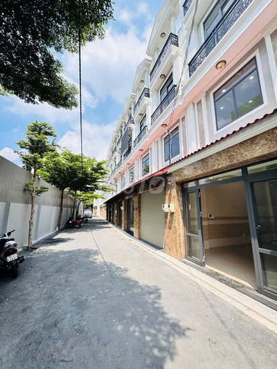 Nhà Mới 4 tấm Bên Sông Sài Gòn Cạnh KDT Vạn Phúc city Sổ hồng riêng
