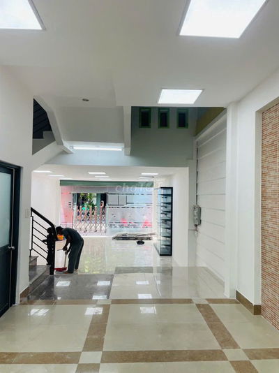 Cho thuê nhà mới đẹp 6x20m 3 lầu mặt tiền đường Tân Quy Đông Quận 7