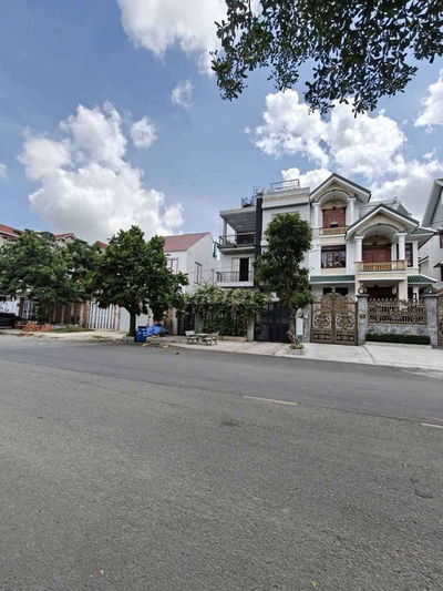 Biệt thự 10x20m đúc 3 lầu Mặt tiền đường25m KDC Phú Nhuận Lê Thị Riêng