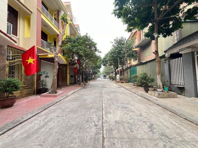 Bán gấp Liền Kề Tam Trinh vị trí đẹp thông hồ Vĩnh Hoàng 100m giá chỉ 31 tỷ.