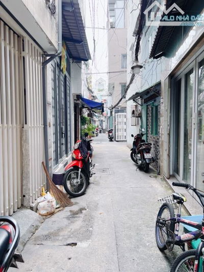 Nhà bán đầu đường Xóm Chiếu Q4 3 tầng 50m2 sh vuông vức.
