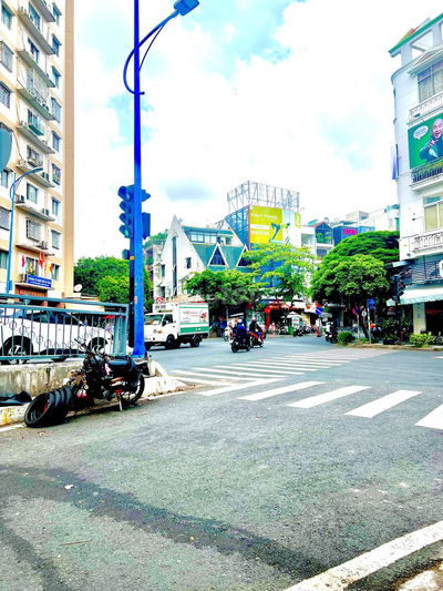 Cho thuê nhà mt Vũ Huy Tấn, Phú Nhuận. Trệt, 3 lầu, st. Giá : 43tr/th