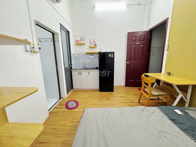 STUDIO có sân nhỏ , full nội thất ngay CV Làng Hoa, Lê văn thọ