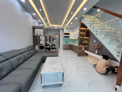 BÁN CĂN NHÀ 1 TRỆT 1 LẦU NGAY HUỲNH TẤN PHÁT