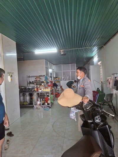 Cho thuê kho xưởng gần ngã tư Trung Chánh , chợ đầu mối Hóc Môn