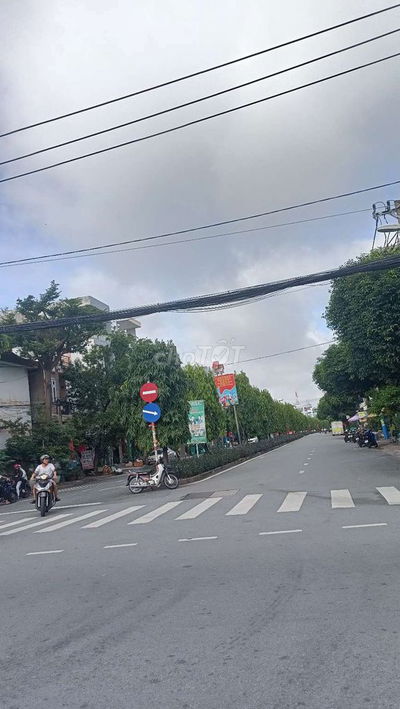 Cần bán nhà mặt tiền đường đại lộ 3 phước bình quận 9