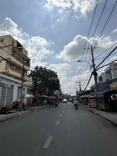 Bán nhà cũ 58m2 sử dụng cách 1 căn ra MT Lê Đình Cẩn, Bình Tân