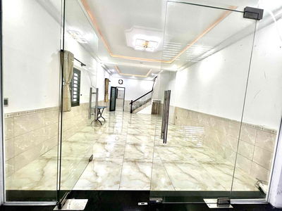 Nhà mặt bằng rộng tiện kinh doanh và ở