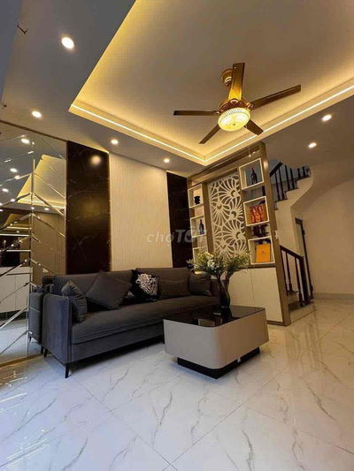Nhà đẹp ở ngay Võ Chí Công oto đỗ cửa