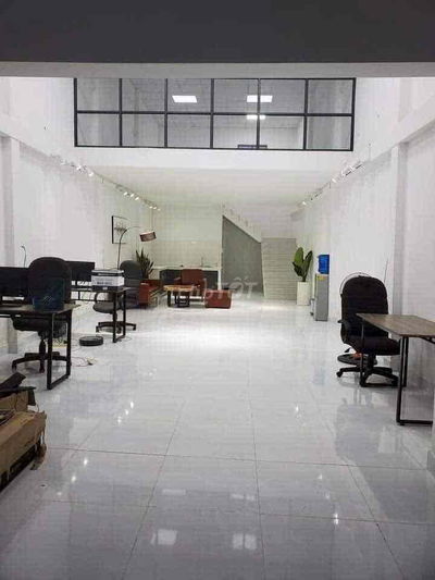 Nhà trống suốt 5x20 có gác rộng nền gạch men giá 9tr đường tải thông