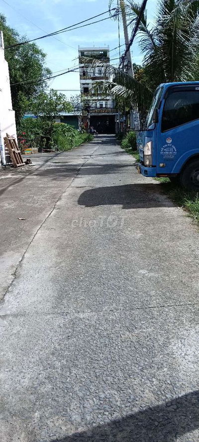 NHÀ ĐÚC 1 LỬNG ĐƯỜNG XE HƠI CHO THUÊ
