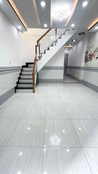 NỞ HẬU - NHÀ BTCT MỚI VÀO Ở NGAY - CÁCH 3 CĂN TỚI MẶT TIỀN ĐƯỜNG