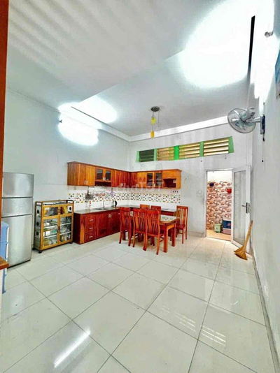 CHO THUÊ NHÀ 4PN CÓ MÁY LẠNH DT 4,5x20M 2 LẦU GIÁ RẺ 19 TRIỆU