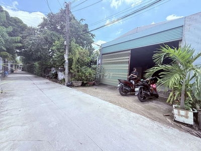 Bán khuôn đất xưởng 2 tầng 266m2 Ấp Đình, Tân Xuân, Hóc Môn