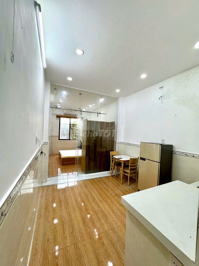 Căn hộ 1 phòng ngủ và 1 phòng bếp. Mặt tiền Hoàng sa. Mát mẻ