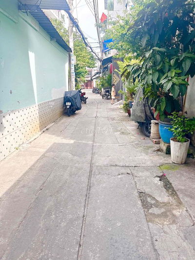cách chợ 04 300m có Căn Nhà Chính chủ Cần Bán.