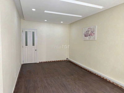 Cho thuê nhà Trần Hưng Đạo, đoạn 2 chiều Q5 – 20 triệu/tháng 2Pn 2WC