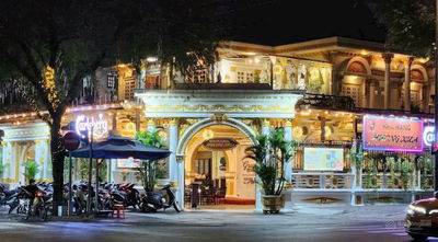 Cho thuê Biệt Thự 600m2, Góc 2 mặt tiền số: 86 Võ Văn Tần, Quận 3, Dt: 25x25m, Trêt, 2 Lầu.