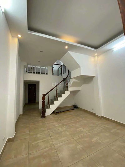 CHO THUÊ NHÀ LONG BIÊN GẦN HỒ THẠCH BÀN, KHU CN - Đường rộng, vỉa hè