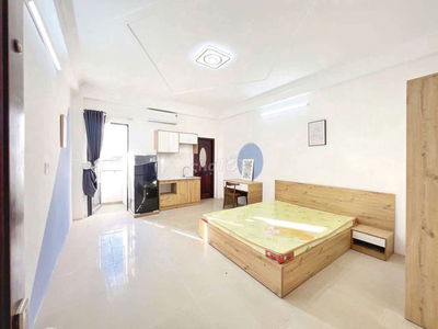 Căn hộ dịch vụ Studio ban công , rộng 40m2 tại Công viên làng hoa