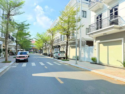 CHO THUÊ NHÀ PHỐ VINCOM MẶT TIỀN HÙNG VƯƠNG 7x15. GIÁ 25TR/ THÁNG