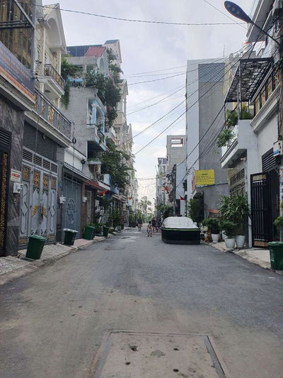 Biệt thự dt 8x18 trệt 2 lầu khu nhà lầu đồng bộ nguyễn ảnh thủ giá 13T