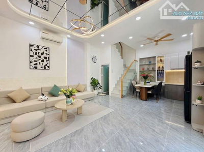 Bán nhà ngay Hồ Biểu Chánh, Phú Nhuận. giá: 2 tỷ 340tr/ 82m2, sổ hồng riêng, đường ô tô