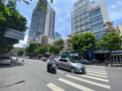 BÁN NHÀ HẺM XE HƠI QUAY ĐẦU, GẦN MẶT TIỀN HOÀNG SA QUẬN 1.