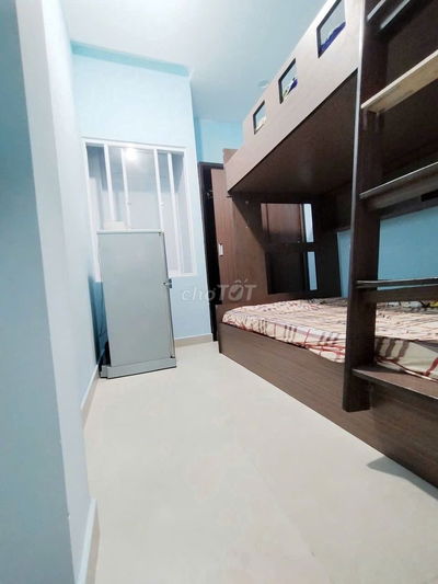 Phòng TÁCH BẾP, cửa sổ giường Tầng ngay gần Vòng Xoay Dân Chủ, CMT8