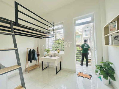PHÒNG BAN CÔNG TO RỘNG -GÁC CAO, MÁY LẠNH - FREE XE - Ở ĐƯỢC 3&4 NGƯỜI