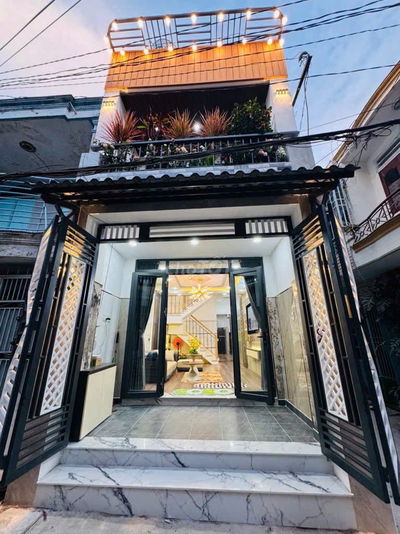 NHÀ MỚI ĐẸP DT 50M2- 2 TẦNG- HẺM XE HƠI- 3PHÒNG NGỦ- Đ QUANG TRUNG GV