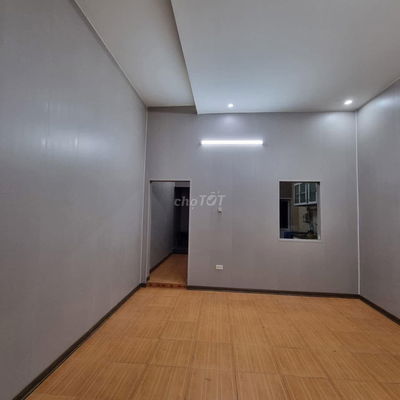 Cho thuê nhà Ngô Tất Tố, 35 m2*2,5 tầng 2pn, 8 triệu