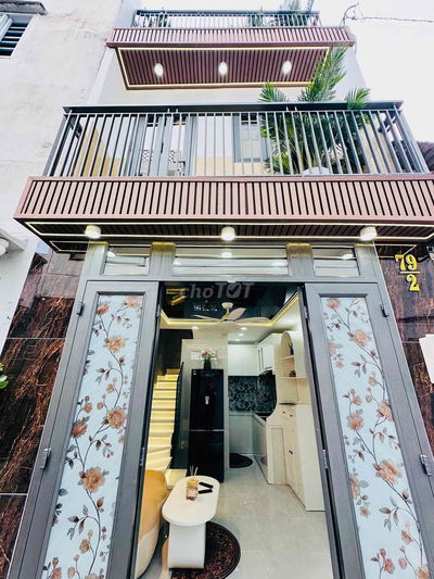 Hh 50tr nhà sau căn mặt tiền Full nội thất cao cấp vị trí bao đẹp