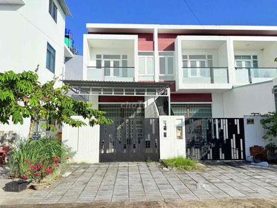 Nhà Tây Bắc kế 3 Trường học và Công viên. Lộ 17m, kế góc, 5x21.5m SHR