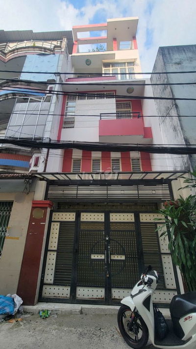 3PN, 3WC. Nhà 4 lầu hẻm xe hơi Lạc Long Quân, Q11. DT: 4.5x10m