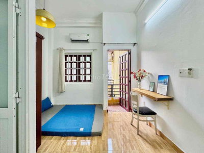 Phòng có ban công lớn ,Full nội thất 30m2 tại Nguyễn Kiệm gần sân bay