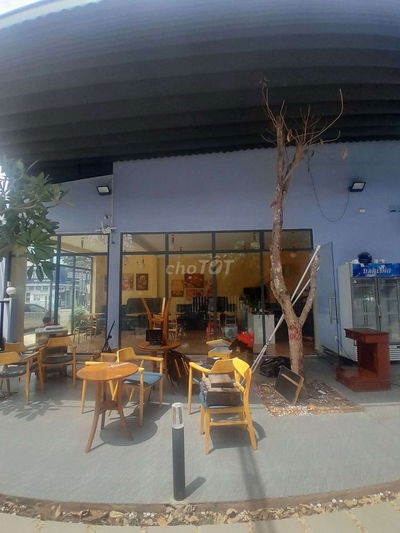 Cho thuê mặt bằng 500m2 setu sẳn quán cafe mặt tiền gần trường học