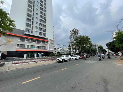 Nhà MTKD Khu Tên Lửa sát chợ, chung cư dt 80m2, 3 tấm giá 10.3 tỷ