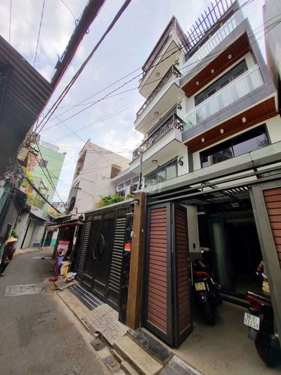 Phòng mới, tách bếp, wc riêng, 2 cửa trước sau