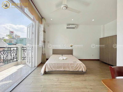 Ban công Tách bếp Full nội thất Thang Máy Q. Tân Bình Ko phí DV